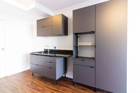 Cozinha de kitnet/studio para alugar com 1 quarto, 28m² em Pompeia, São Paulo
