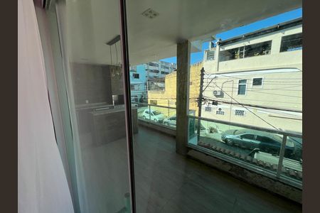 Casa à venda com 370m², 5 quartos e 1 vaga Casa à venda com 370m², 5 quartos e 1 vagaVaranda