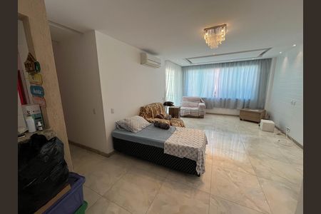 Casa à venda com 370m², 5 quartos e 1 vaga Casa à venda com 370m², 5 quartos e 1 vagaSala casa 2