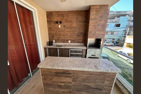 Casa à venda com 370m², 5 quartos e 1 vaga Casa à venda com 370m², 5 quartos e 1 vagaVaranda