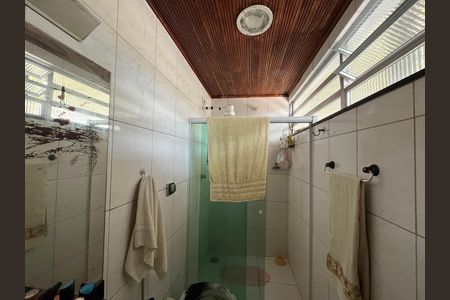 Casa à venda com 370m², 5 quartos e 1 vaga Casa à venda com 370m², 5 quartos e 1 vagaBanheiro da Suíte