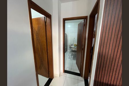 Casa à venda com 370m², 5 quartos e 1 vaga Casa à venda com 370m², 5 quartos e 1 vagaCorredor