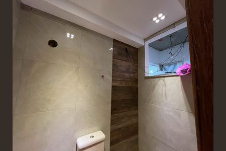 Casa à venda com 370m², 5 quartos e 1 vaga Casa à venda com 370m², 5 quartos e 1 vagaBanheiro casa 2