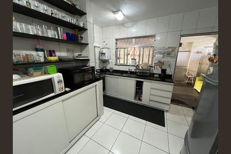 Casa à venda com 370m², 5 quartos e 1 vaga Casa à venda com 370m², 5 quartos e 1 vagaCozinha