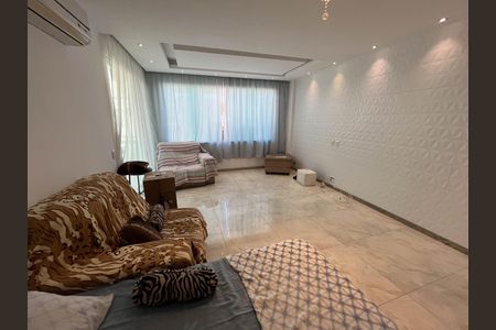 Casa à venda com 370m², 5 quartos e 1 vaga Casa à venda com 370m², 5 quartos e 1 vagaSala casa 2