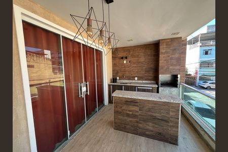 Casa à venda com 370m², 5 quartos e 1 vaga Casa à venda com 370m², 5 quartos e 1 vagaVaranda
