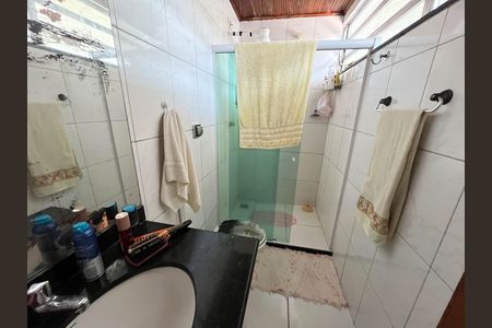 Casa à venda com 370m², 5 quartos e 1 vaga Casa à venda com 370m², 5 quartos e 1 vagaBanheiro da suite
