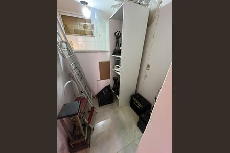 Casa à venda com 370m², 5 quartos e 1 vaga Casa à venda com 370m², 5 quartos e 1 vagaArmario