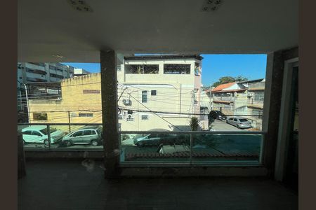 Casa à venda com 370m², 5 quartos e 1 vaga Casa à venda com 370m², 5 quartos e 1 vagaVaranda