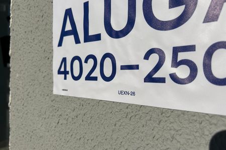 Placa 31/07 UEXN-26 de apartamento para alugar com 1 quarto, 58m² em Barra da Lagoa, Florianópolis