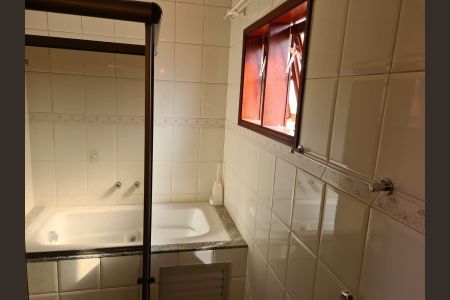 Banheiro de casa de condomínio à venda com 5 quartos, 784m² em Roncaglia, Campinas