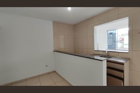 Sala / Cozinha de apartamento para alugar com 1 quarto, 45m² em Vila Santa Margarida, Ferraz de Vasconcelos