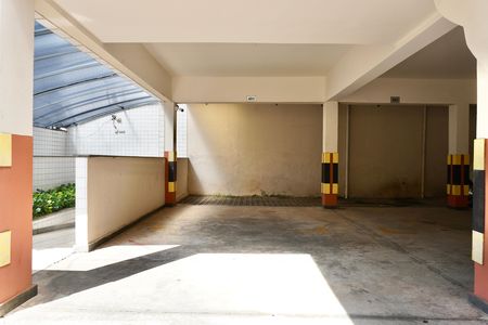 Garagem  de apartamento à venda com 3 quartos, 132m² em Coração Eucarístico, Belo Horizonte