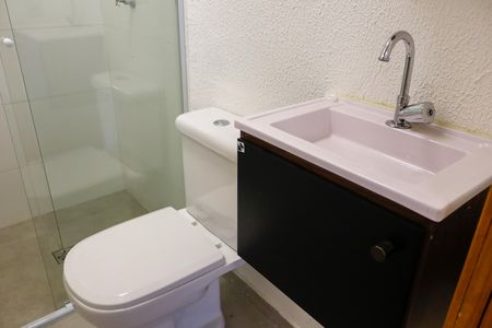 Banheiro de kitnet/studio para alugar com 1 quarto, 20m² em Centro, Osasco