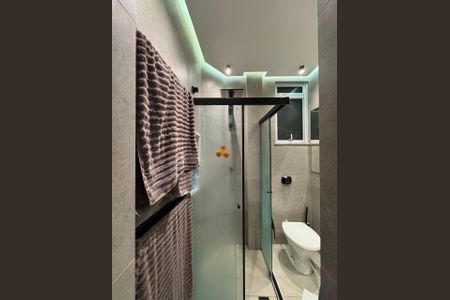 Banheiro de apartamento à venda com 2 quartos, 80m² em Copacabana, Rio de Janeiro