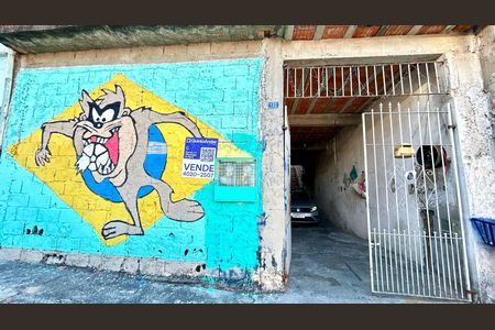 Placa instalada na fachada do imóvel de casa para alugar com 3 quartos, 161m² em Vila Imaculada, Guarulhos