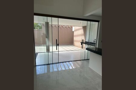 Casa à venda com 3 quartos, 230m² em Lundcéia, Lagoa Santa