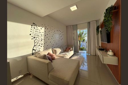 Casa à venda com 3 quartos, 240m² em Lundcéia, Lagoa Santa