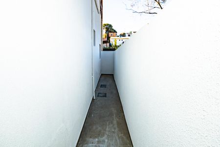 Corredor de casa para alugar com 2 quartos, 60m² em Conjunto California, Belo Horizonte