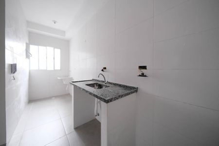 Sala/Cozinha de apartamento para alugar com 2 quartos, 45m² em Vila Nhocuné, São Paulo