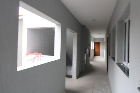 corredor de apartamento para alugar com 2 quartos, 45m² em Vila Nhocuné, São Paulo