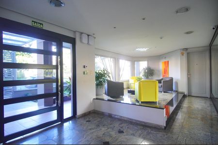 Hall de entrada de apartamento à venda com 2 quartos, 90m² em Pátria Nova, Novo Hamburgo