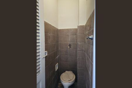 Banheiro de Serviço  de apartamento para alugar com 3 quartos, 62m² em Rocha, Rio de Janeiro
