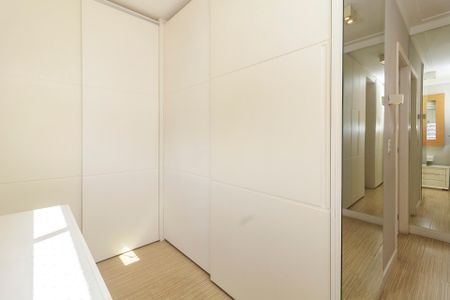 Apartamento à venda com 101m², 3 quartos e 2 vagas Apartamento à venda com 101m², 3 quartos e 2 vagasSuíte 1 - Closet