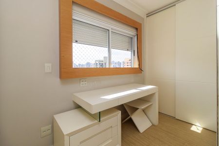Apartamento à venda com 101m², 3 quartos e 2 vagas Apartamento à venda com 101m², 3 quartos e 2 vagasSuíte 1 - Closet