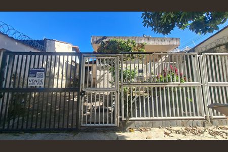 Fachada de casa à venda com 3 quartos, 190m² em Itapoã, Belo Horizonte