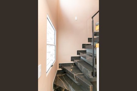 Apartamento para alugar com 54m², 2 quartos e 1 vaga Apartamento para alugar com 54m², 2 quartos e 1 vagaEscada