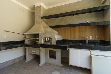 Casa à venda com 3 quartos, 285m² em Residencial Aziz Louveira, Vinhedo