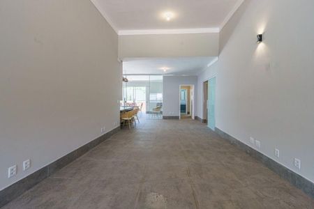 Casa à venda com 3 quartos, 285m² em Residencial Aziz Louveira, Vinhedo