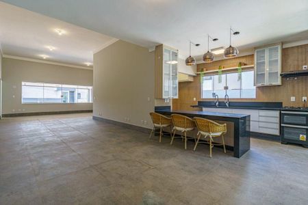 Casa à venda com 3 quartos, 285m² em Residencial Aziz Louveira, Vinhedo