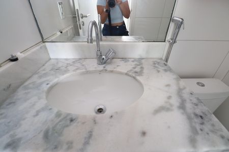 Banheiro de apartamento para alugar com 2 quartos, 58m² em Brotas, Salvador