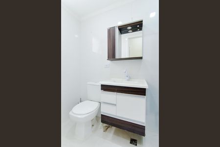 Banheiro  de apartamento à venda com 2 quartos, 56m² em Jardim Cocaia, Guarulhos