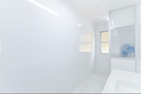 Cozinha  de apartamento à venda com 2 quartos, 56m² em Jardim Cocaia, Guarulhos