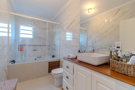 Casa à venda com 210m², 4 quartos e 4 vagas