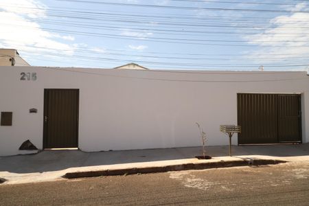Casa para alugar com 82m², 2 quartos e 5 vagasFachada