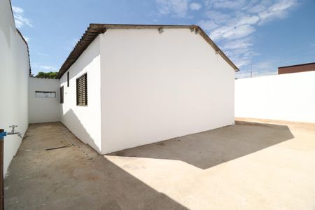 Casa para alugar com 82m², 2 quartos e 5 vagasFachada
