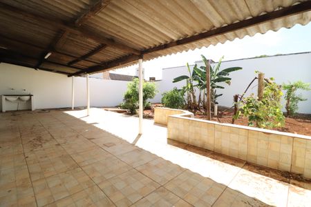 Casa para alugar com 82m², 2 quartos e 5 vagasVaranda