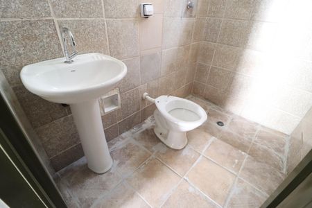 Casa para alugar com 82m², 2 quartos e 5 vagasBanheiro Social