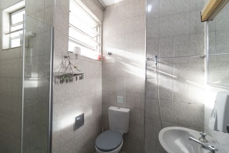 Banheiro de kitnet/studio para alugar com 1 quarto, 22m² em Vila Gumercindo, São Paulo