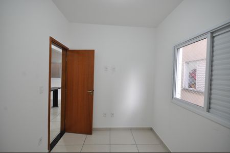 Quarto 1 de apartamento para alugar com 2 quartos, 45m² em Vila Albertina, São Paulo