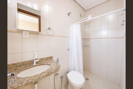 Banheiro de apartamento para alugar com 1 quarto, 45m² em Santa Genoveva, Goiânia