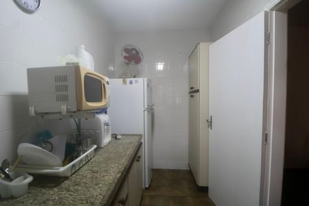 Cozinha de apartamento para alugar com 2 quartos, 60m² em Jardim Las Palmas, Guarujá