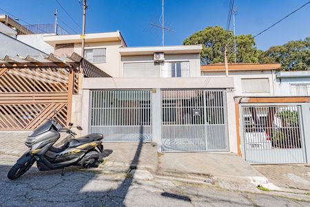Fachada de casa à venda com 3 quartos, 250m² em Vila Moinho Velho, São Paulo