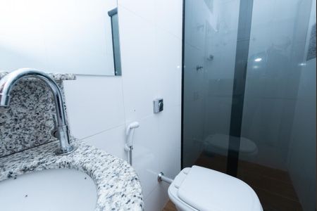 Banheiro de apartamento para alugar com 3 quartos, 66m² em Novo Eldorado, Contagem