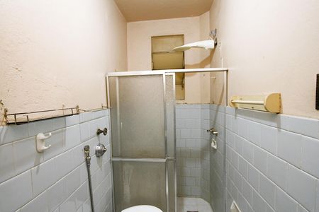 Banheiro de kitnet/studio para alugar com 1 quarto, 47m² em Centro, Belo Horizonte