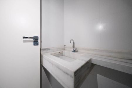 Banheiro de apartamento à venda com 2 quartos, 34m² em Cidade Antônio Estêvão de Carvalho, São Paulo